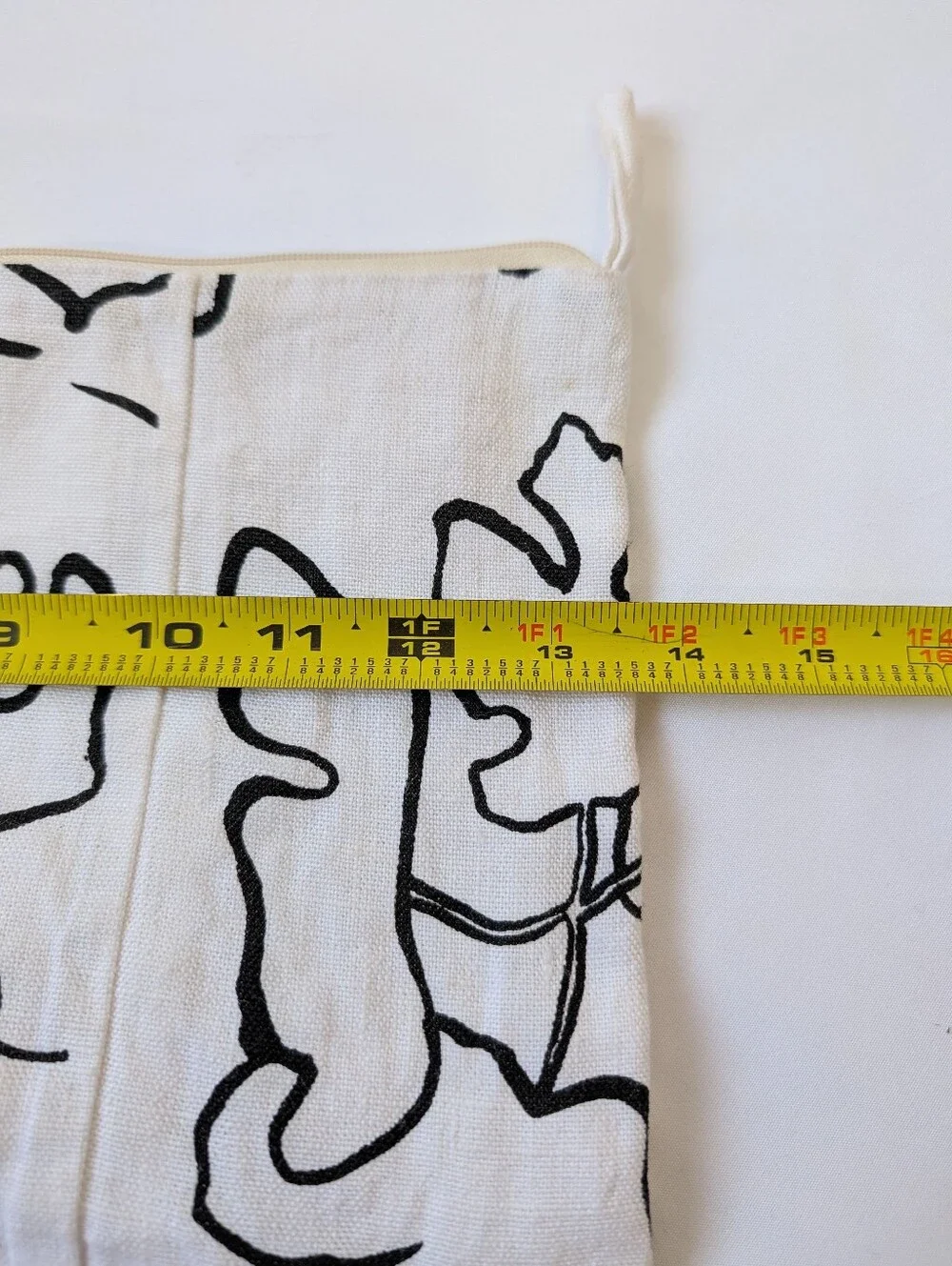 Saana ja Olli Cosmetic Bag Large Pouch White Black Abstract Botanical